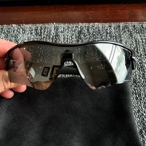 Oakley radarlock path polarized black lens/ black frame
